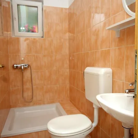 With Parking Space Palit, Rab - 5028 アパート Palit