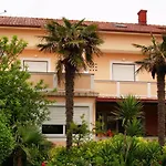 Apartman With Parking Space Palit, Rab - 5028 Palit